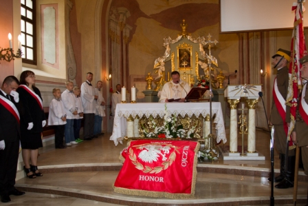 Nadanie szkole imienia Armii Krajowej - msza święta