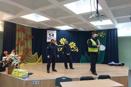 Spotkanie uczniów klas I-III z przedstawicielami Komendy Powiatowej Policji