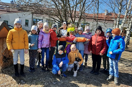 Uczniowie klasy 2b witają wiosnę