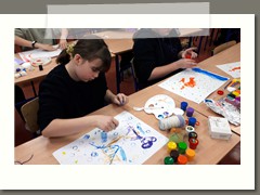 Nietypowy pędzel w klasach 4 a i b