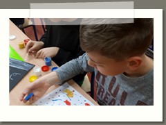Nietypowy pędzel w klasach 5 a i b
