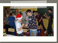 Spotkanie wigilijne i dekorowanie pierników w klasie 6 a