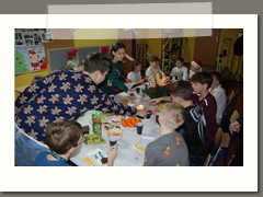 Spotkanie wigilijne i dekorowanie pierników w klasie 6 a