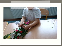 Motylki robią palmy wielkanocne