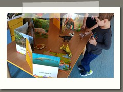 Motylki poznaja świat dinozaurów