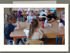 Sówki robią pyszne kanapki i koktajl